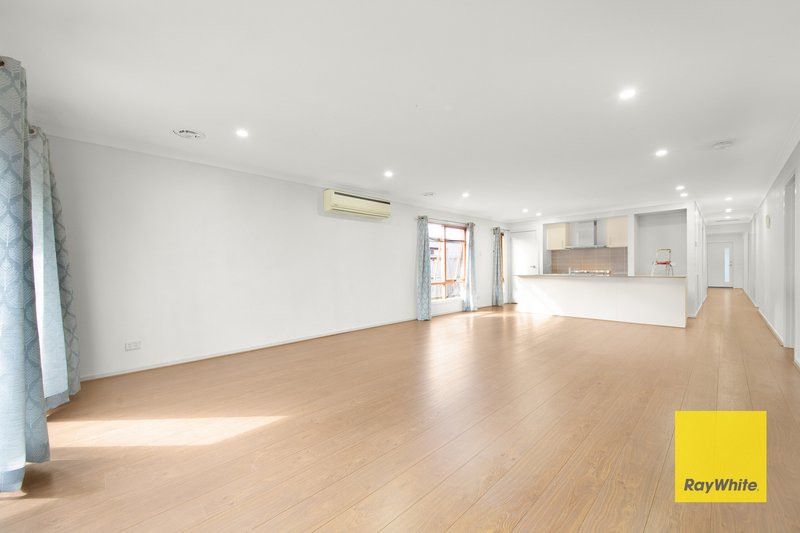 Photo - 53 Denman Drive, Point Cook VIC 3030 - Image 7