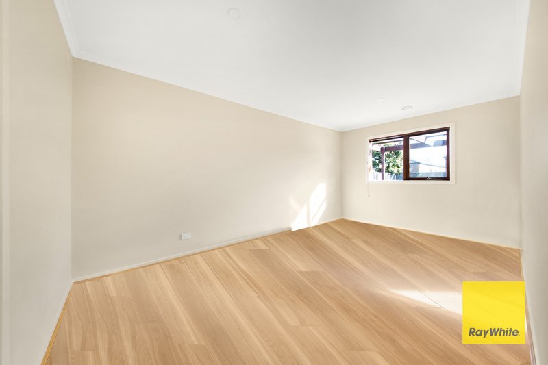 Photo - 53 Denman Drive, Point Cook VIC 3030 - Image 11