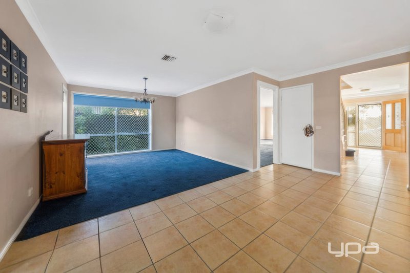 Photo - 53 Dobell Crescent, Caroline Springs VIC 3023 - Image 3