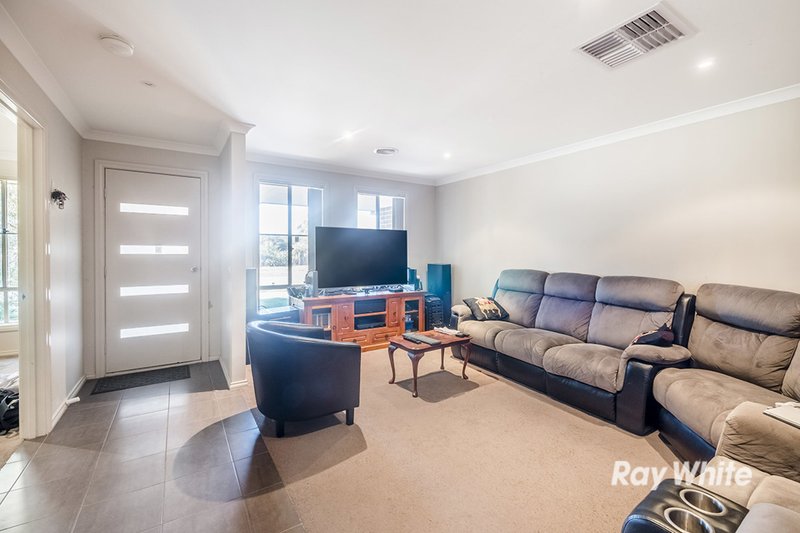 Photo - 53 Donohue Street, Cranbourne East VIC 3977 - Image 4