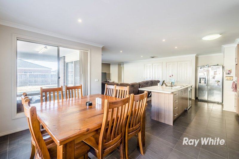 Photo - 53 Donohue Street, Cranbourne East VIC 3977 - Image 6