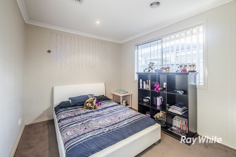 Photo - 53 Donohue Street, Cranbourne East VIC 3977 - Image 9
