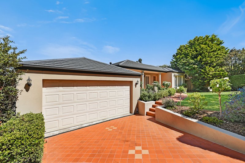 Photo - 53 Edrington Park Drive, Berwick VIC 3806 - Image 2