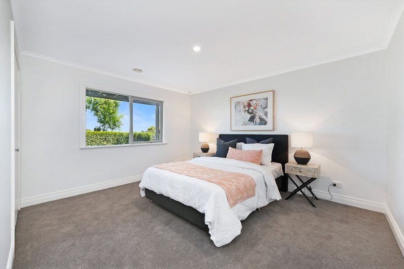 Photo - 53 Edrington Park Drive, Berwick VIC 3806 - Image 12