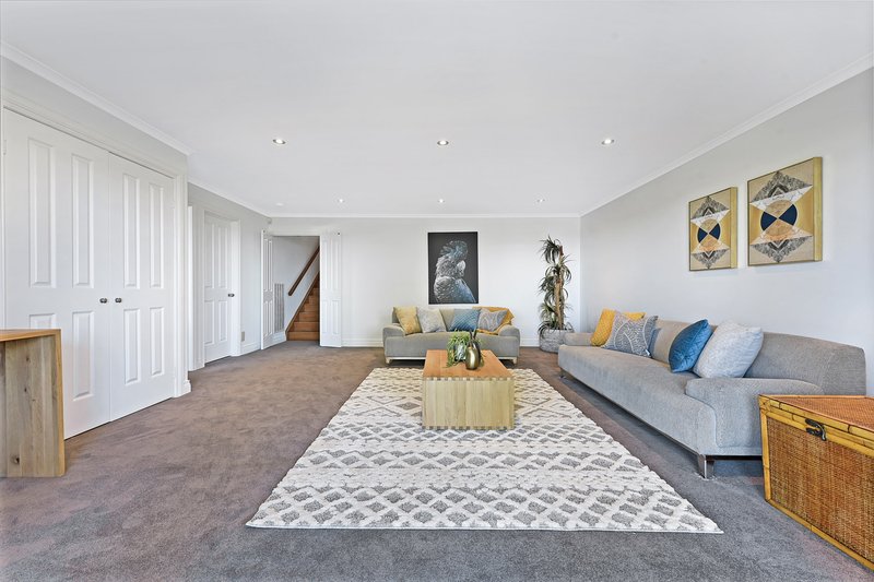 Photo - 53 Edrington Park Drive, Berwick VIC 3806 - Image 13