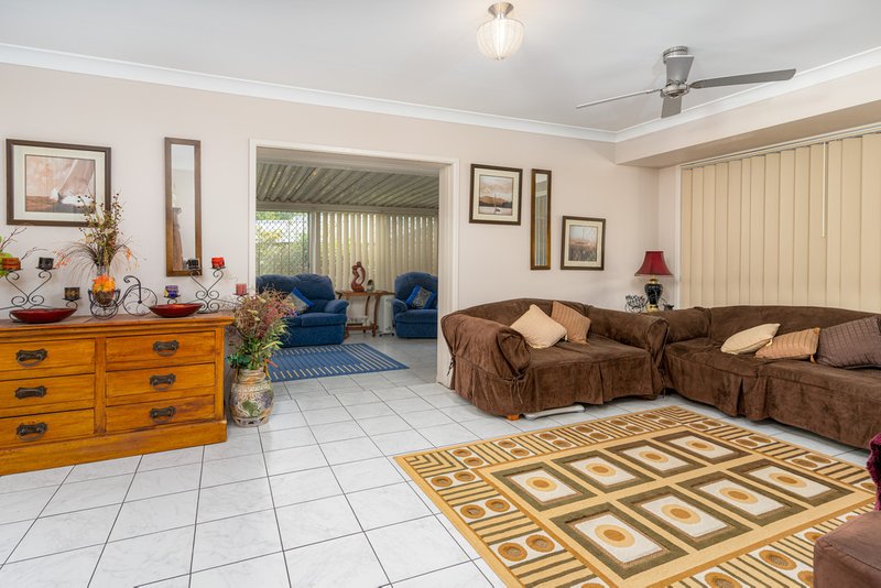 Photo - 53 Ellendale Crescent, Daisy Hill QLD 4127 - Image 9