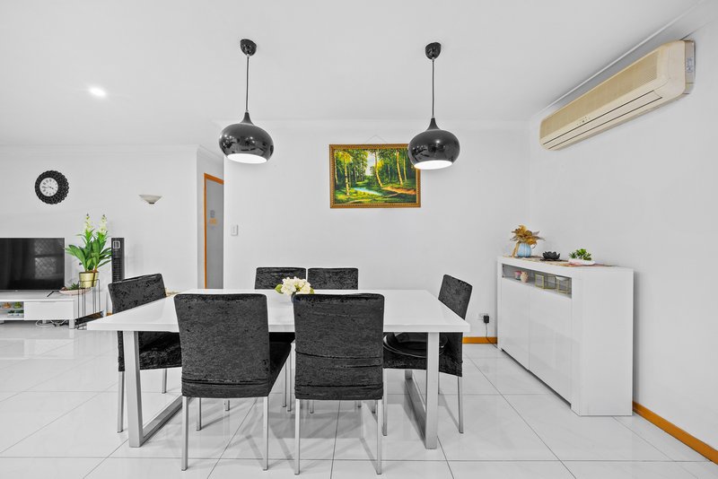 Photo - 5/3 First Avenue, Macquarie Fields NSW 2564 - Image 5