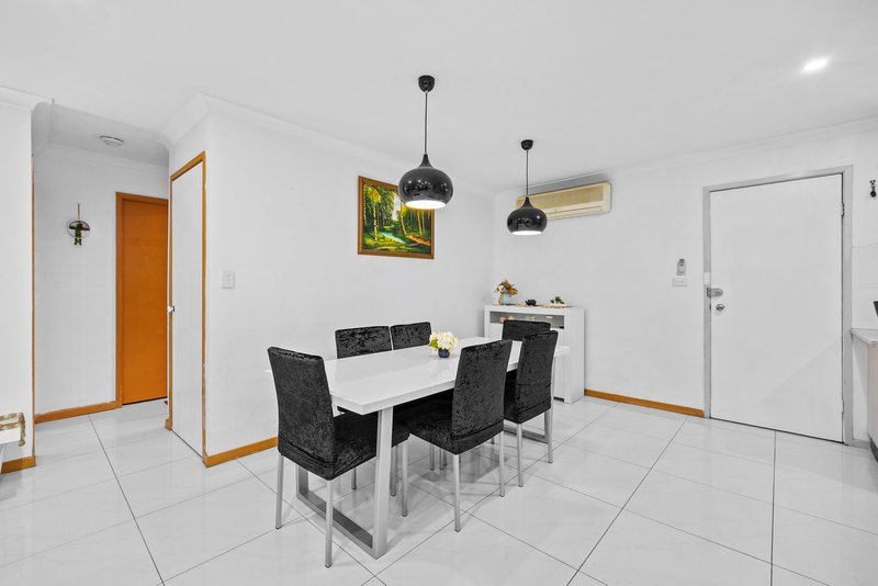 Photo - 5/3 First Avenue, Macquarie Fields NSW 2564 - Image 6
