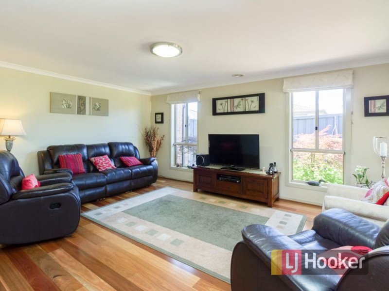 Photo - 53 Flametree Circuit, Cranbourne VIC 3977 - Image 3