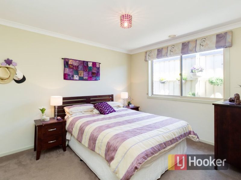 Photo - 53 Flametree Circuit, Cranbourne VIC 3977 - Image 9