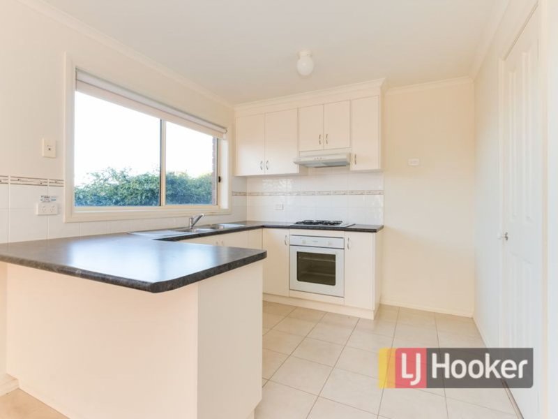 Photo - 5/3 Hale Place, Pakenham VIC 3810 - Image 2