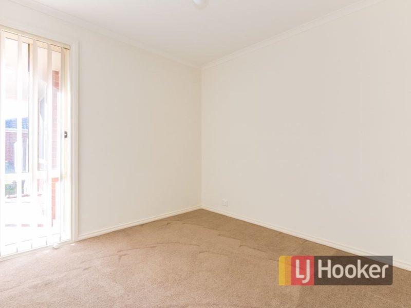 Photo - 5/3 Hale Place, Pakenham VIC 3810 - Image 9