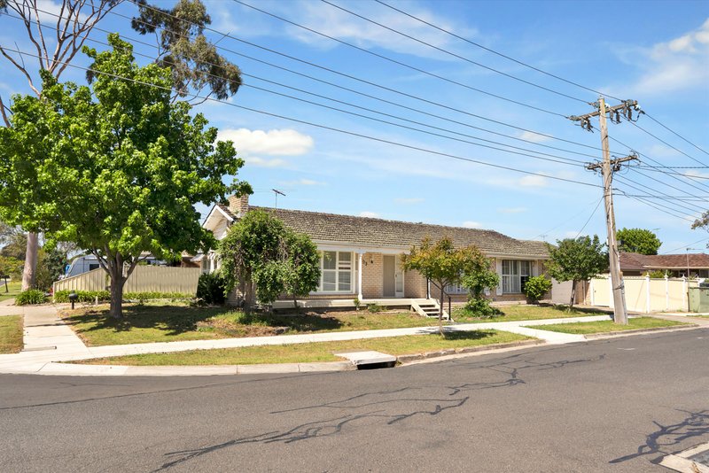 Photo - 53 Hampstead Drive, Hoppers Crossing VIC 3029 - Image 2