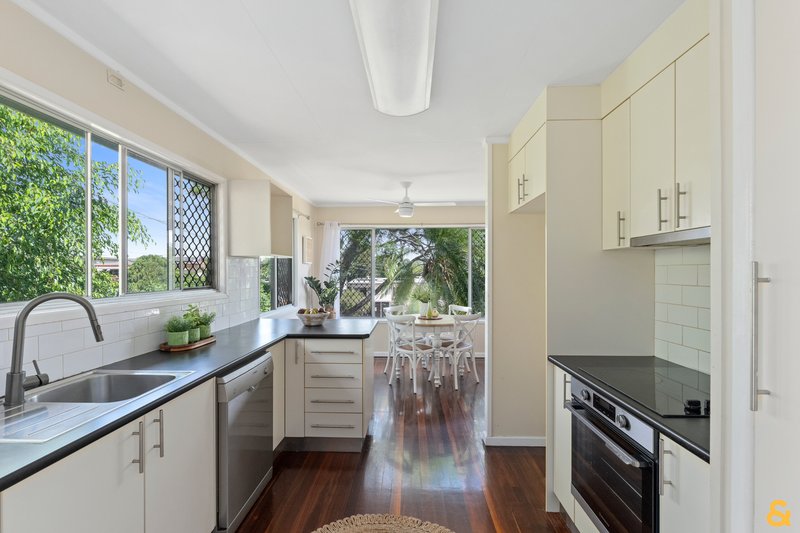 Photo - 53 Hannam Street, Wynnum QLD 4178 - Image 7