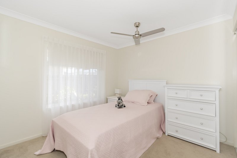 Photo - 53 Hanover Drive, Pimpama QLD 4209 - Image 5