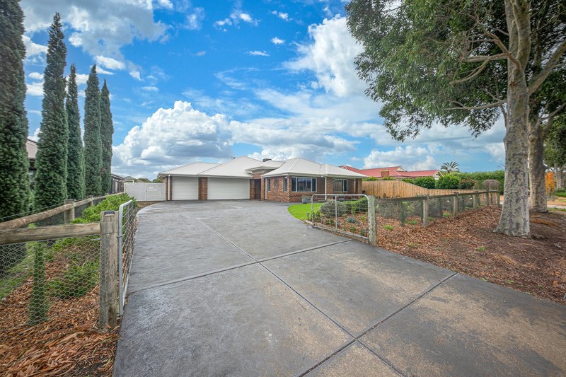 Photo - 53 Highgrove Drive, Sunbury VIC 3429 - Image 2