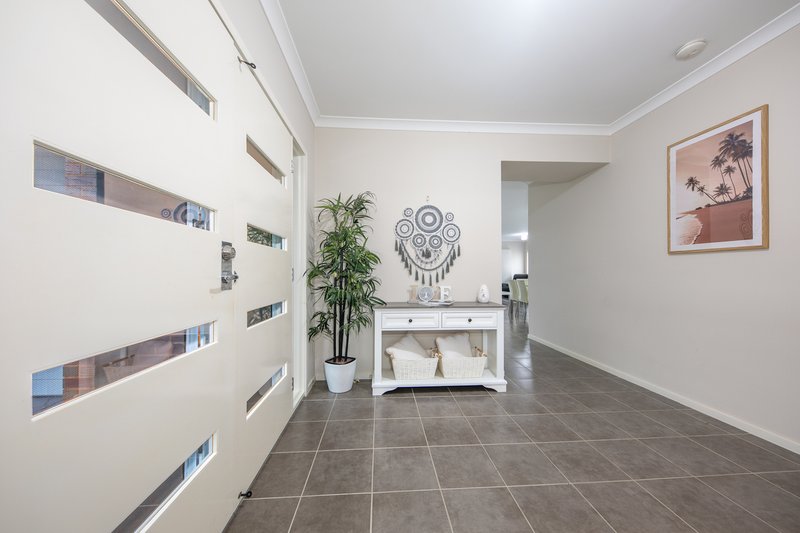 Photo - 53 Highgrove Drive, Sunbury VIC 3429 - Image 3