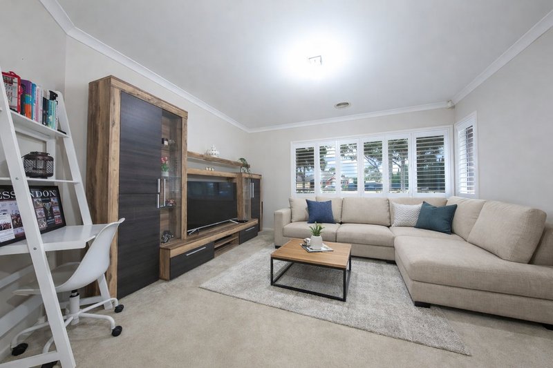 Photo - 53 Highgrove Drive, Sunbury VIC 3429 - Image 5
