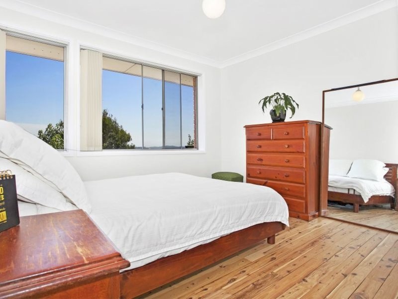 Photo - 53 Iola Avenue, Farmborough Heights NSW 2526 - Image 6