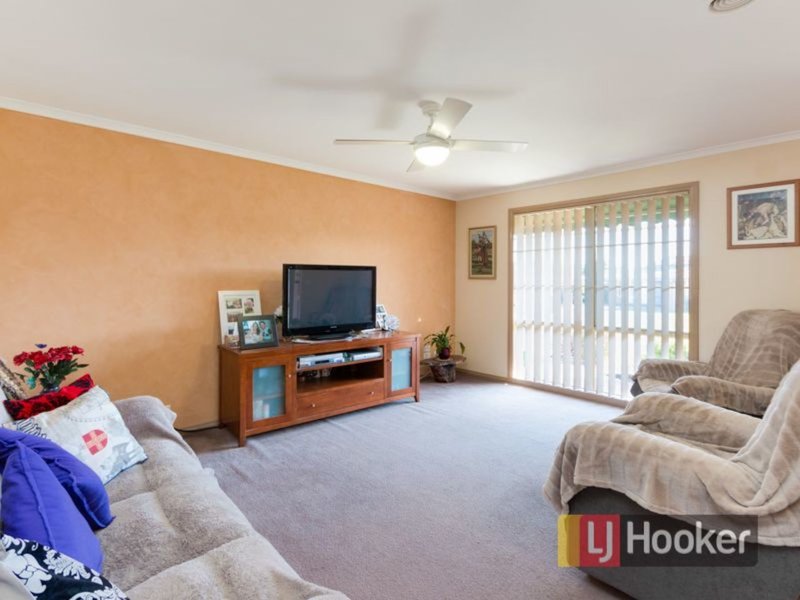 Photo - 53 Josephine Avenue, Cranbourne North VIC 3977 - Image 6