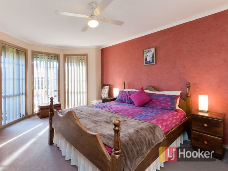 Photo - 53 Josephine Avenue, Cranbourne North VIC 3977 - Image 10