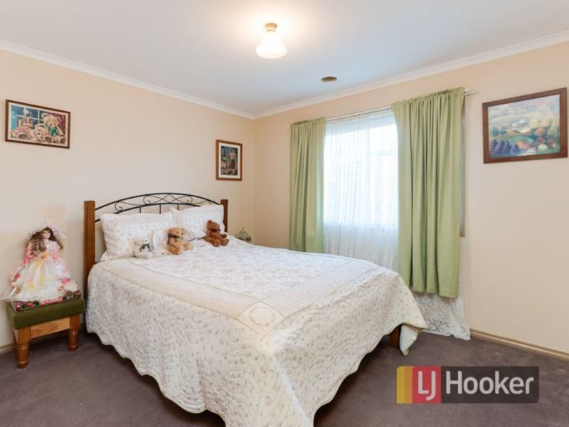 Photo - 53 Josephine Avenue, Cranbourne North VIC 3977 - Image 12