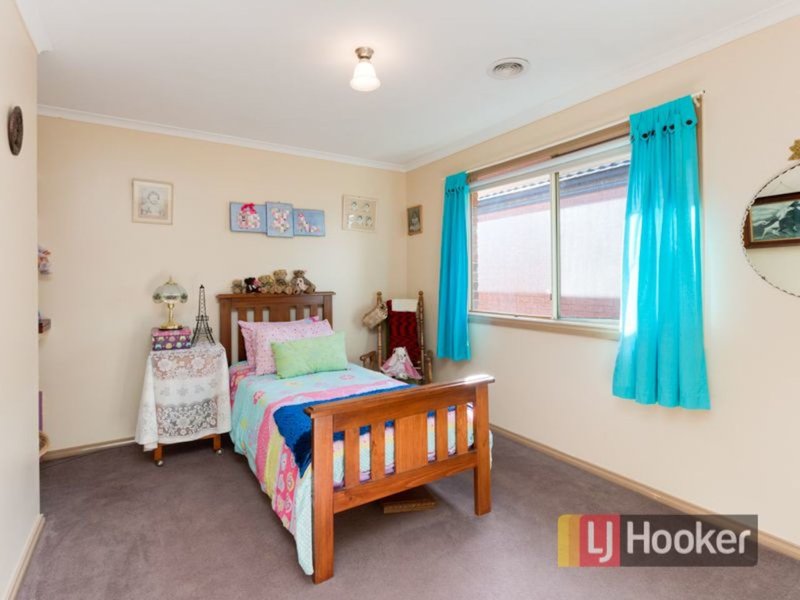 Photo - 53 Josephine Avenue, Cranbourne North VIC 3977 - Image 13