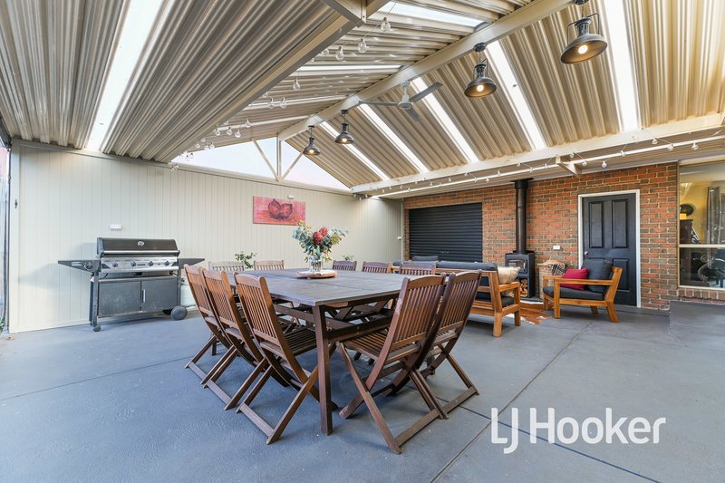 Photo - 53 Josephine Avenue, Cranbourne North VIC 3977 - Image 3