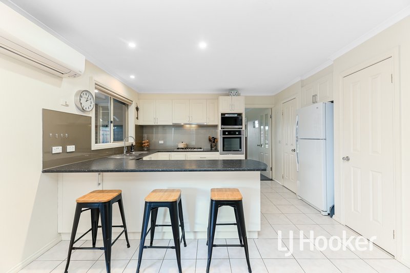 Photo - 53 Josephine Avenue, Cranbourne North VIC 3977 - Image 5