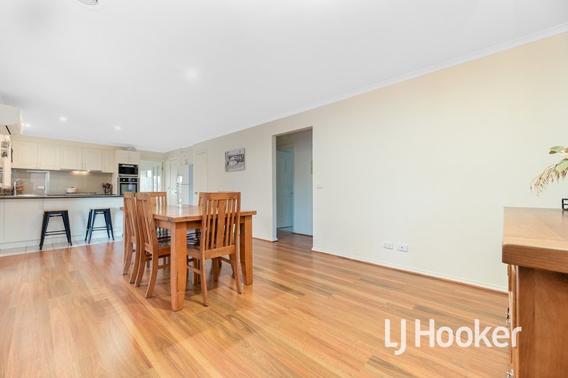 Photo - 53 Josephine Avenue, Cranbourne North VIC 3977 - Image 7