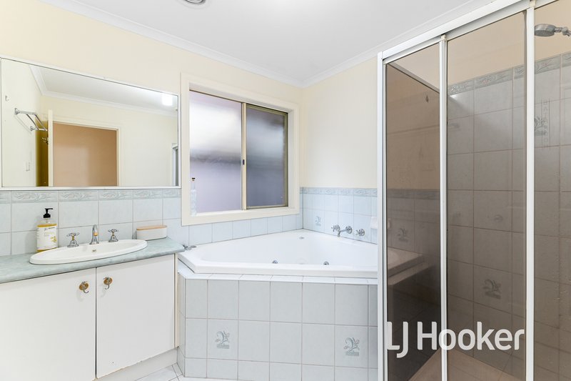 Photo - 53 Josephine Avenue, Cranbourne North VIC 3977 - Image 11