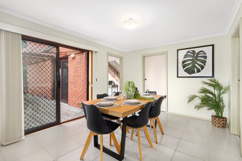 Photo - 53 Mclaughlin Crescent, Mill Park VIC 3082 - Image 3