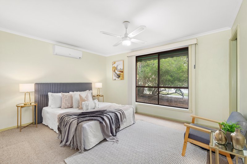 Photo - 53 Mclaughlin Crescent, Mill Park VIC 3082 - Image 6