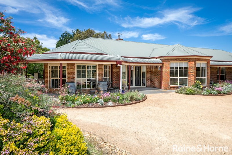 Photo - 53 Meadow Brook Way, Riddells Creek VIC 3431 - Image 4