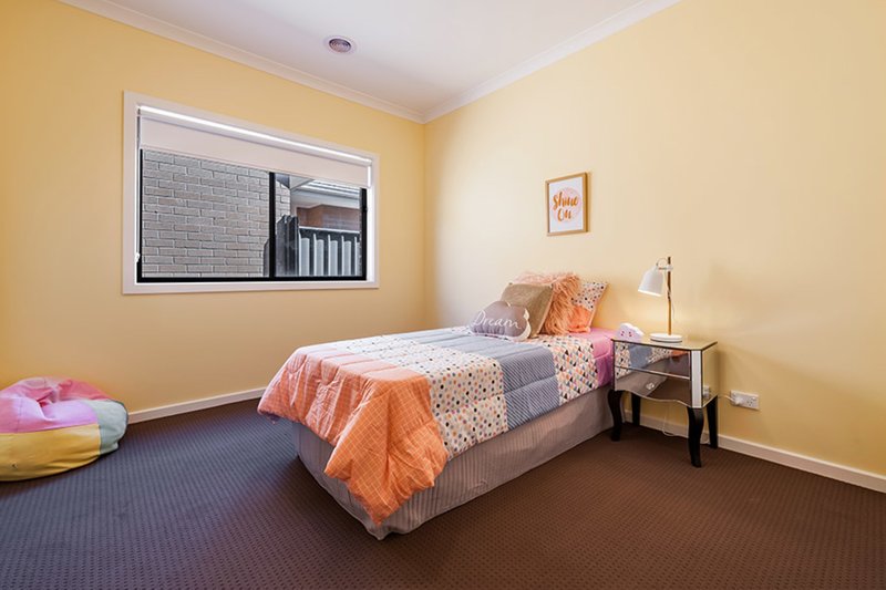 Photo - 53 Millicent Drive, Craigieburn VIC 3064 - Image 7