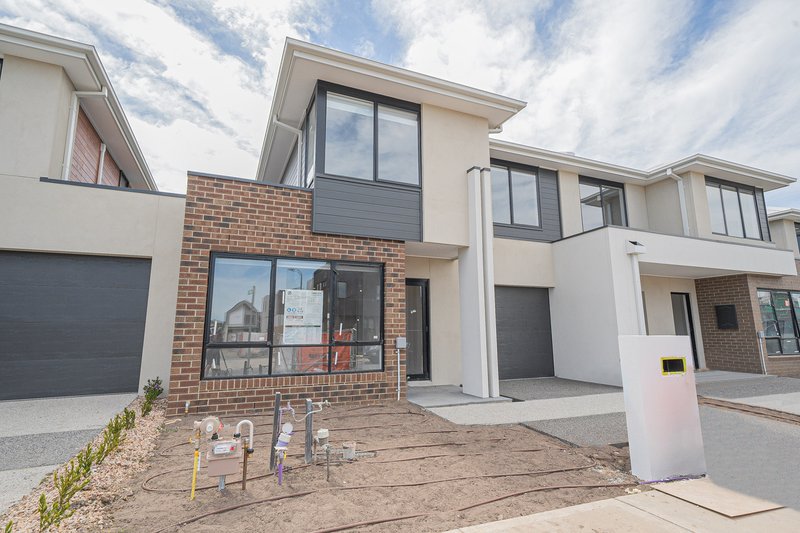 53 Northview Terrace, Clyde North VIC 3978