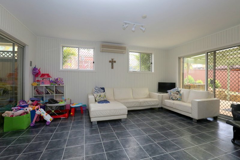 Photo - 53 Oak Drive, Georges Hall NSW 2198 - Image 3