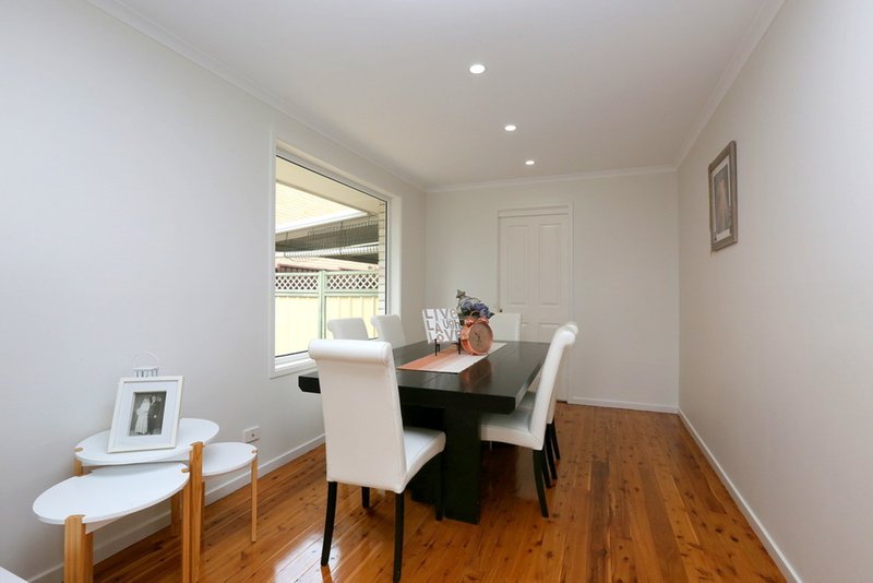 Photo - 53 Oak Drive, Georges Hall NSW 2198 - Image 5