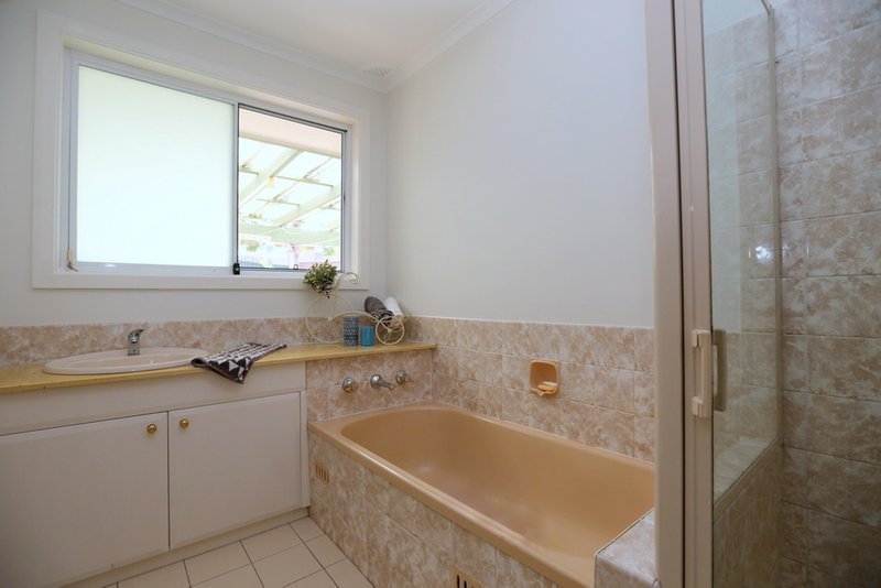 Photo - 53 Oak Drive, Georges Hall NSW 2198 - Image 9