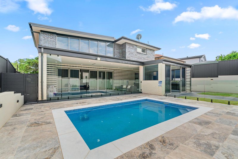 Photo - 53 Oak Drive, Georges Hall NSW 2198 - Image 12