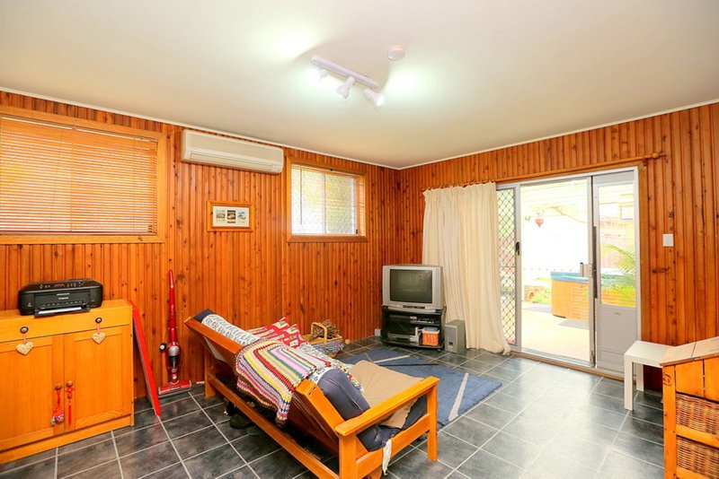 Photo - 53 Oak Drive, Georges Hall NSW 2198 - Image 4