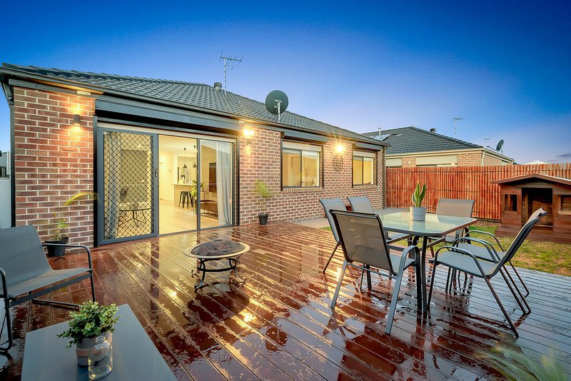 Photo - 53 Peppertree Parade, Craigieburn VIC 3064 - Image 18