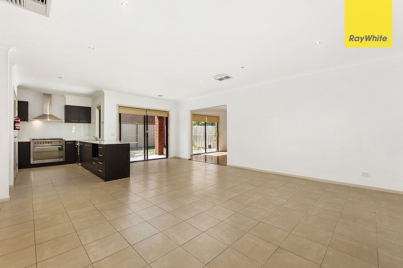 Photo - 53 Pimelea Terrace, St Albans VIC 3021 - Image 4