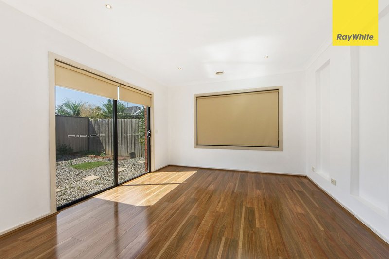 Photo - 53 Pimelea Terrace, St Albans VIC 3021 - Image 6