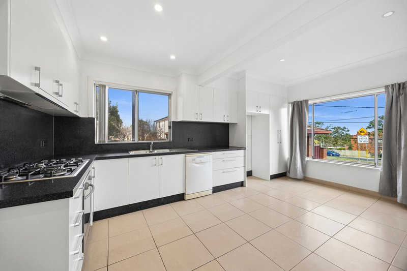 Photo - 53 Pine Avenue, Narraweena NSW 2099 - Image 3