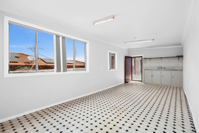 Photo - 53 Pine Avenue, Narraweena NSW 2099 - Image 5