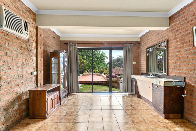 Photo - 53 Rowland Avenue, Wollongong NSW 2500 - Image 5