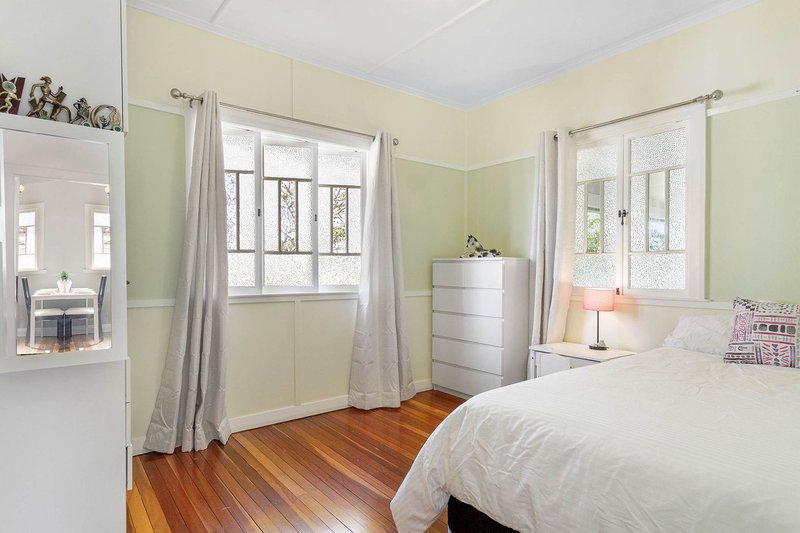 Photo - 53 Seabreeze Road, Manly West QLD 4179 - Image 9