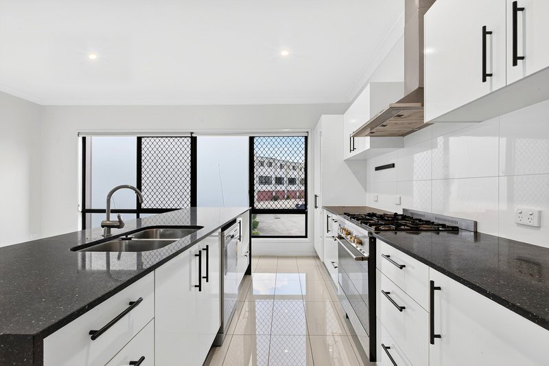 Photo - 5/3 Sibley Street, North Lakes QLD 4509 - Image 5