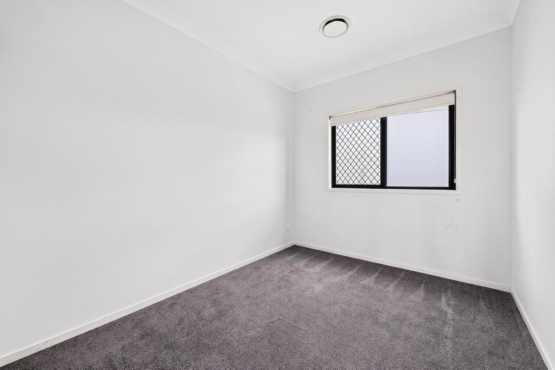 Photo - 5/3 Sibley Street, North Lakes QLD 4509 - Image 12